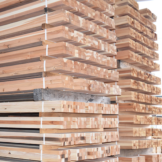 切り出された木材